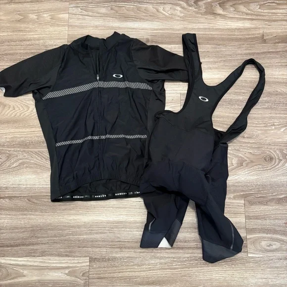 SOLD***Oakley cycling set top and bottom - Picture 1 of 15